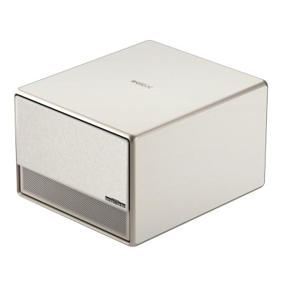 Coluna de som branca retangular com tecido e grelha metálica