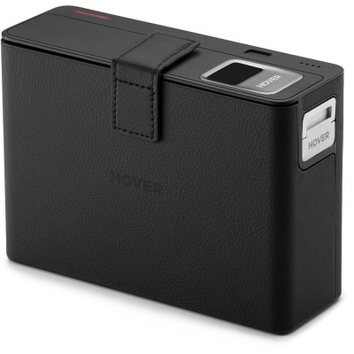 Estojo preto com textura de pele e painel digital com a palavra HOVER.