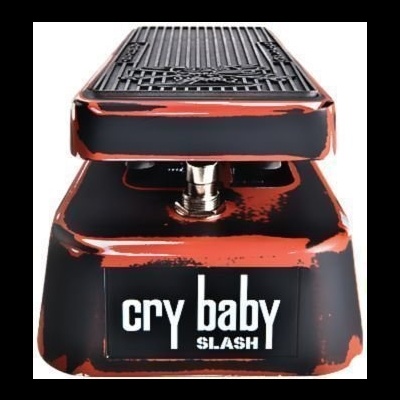 Pedal de guitarra Cry Baby Slash preto e vermelho com texto visível