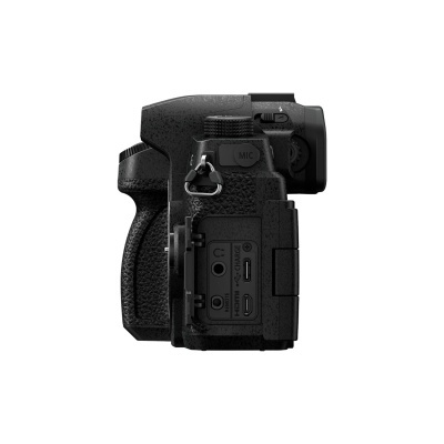 Câmera fotográfica digital preta vista de lado