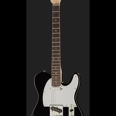 Guitarra elétrica Fender Telecaster preta com escudo branco e braço em madeira clara