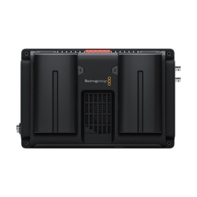 Dispositivo eletrônico Blackmagic Design com duas baterias grandes