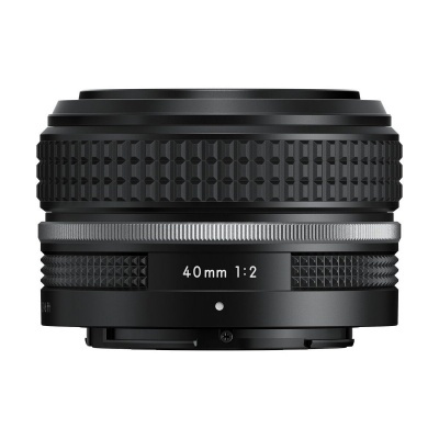 Lente de câmara fotográfica preta com texto branco 40mm 1:2