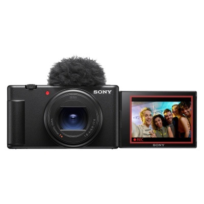 Câmara digital Sony preta com ecrã LCD articulado mostrando quatro pessoas numa selfie.
