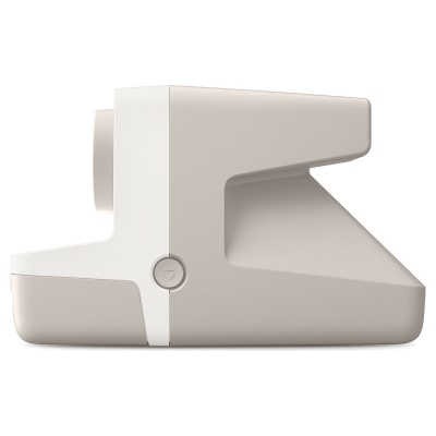 Câmara polaroid bege com detalhe branco e botão circular cinza