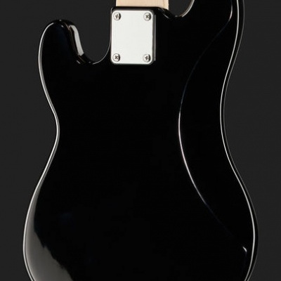 Parte traseira de uma guitarra elétrica preta com braço de madeira clara