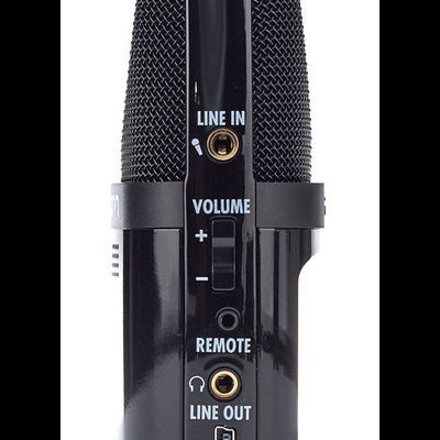 Microfone preto com entradas LINE IN, REMOTE, LINE OUT e USB