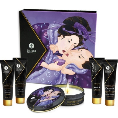 Conjunto de produtos Shunga com embalagem roxa e preta, quatro frascos pequenos e vela em lata decorada