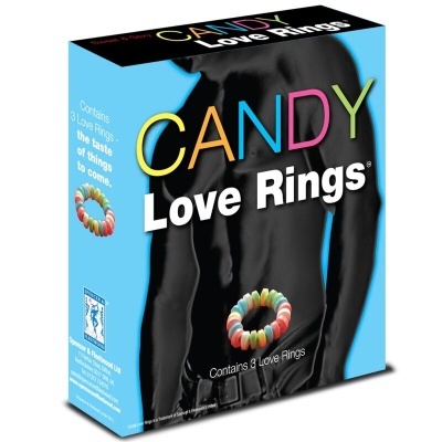 Embalagem de anéis doces CANDY Love Rings com imagem de torso masculino e texto em inglês.