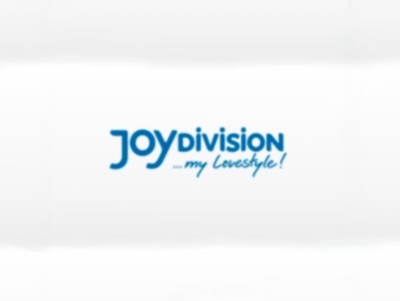 Logótipo JOYdivision em azul com texto adicional em fundo branco
