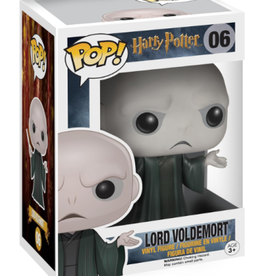 Caixa de boneco Funko Pop Lord Voldemort de Harry Potter em vinil, com embalagem branca e azul escuro