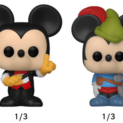 Dois bonecos Funko Pop do Mickey Mouse em diferentes trajes