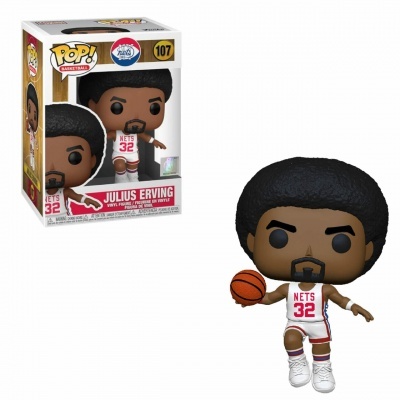 Figura colecionável Pop! Basketball de Julius Erving com bola e uniforme dos Nets número 32 em fundo branco