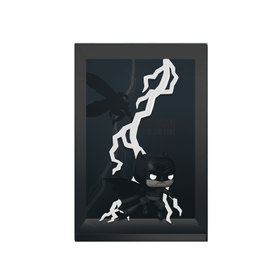 Figura de vinil do Batman com efeito de relâmpago num fundo escuro