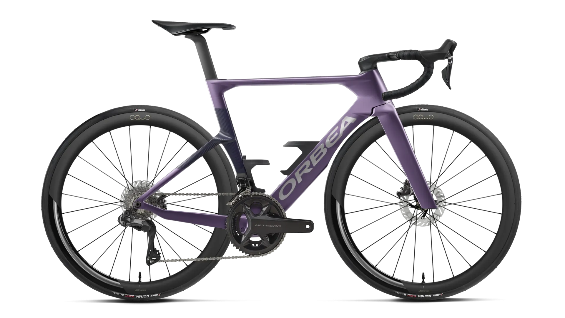 Orbea Orca Aero M20i LTD Bicicleta de estrada de carbono roxo escuro com rodas altas e pneus Vittoria.