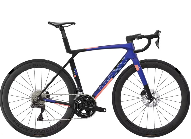 Trek Madone SL 7 Gen 8 Bicicleta de estrada azul e preta com rodas Bontrager e componentes Shimano Ultegra