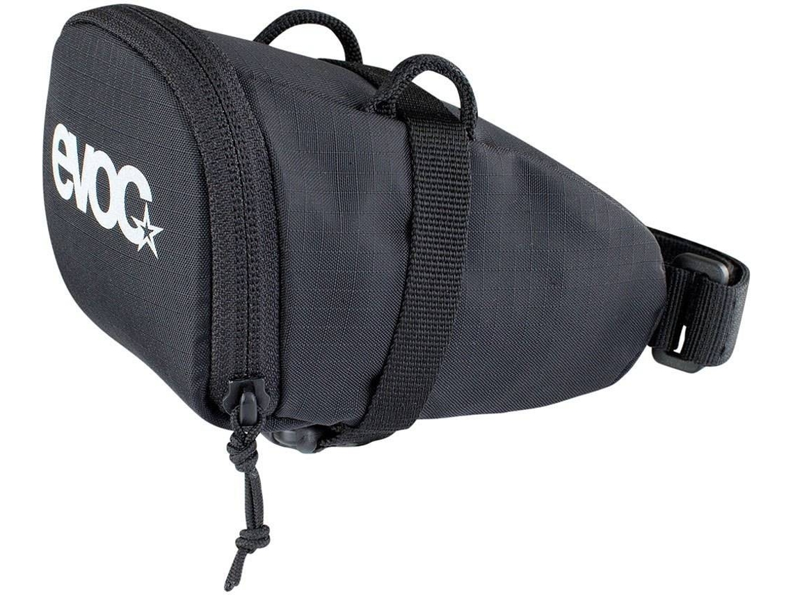 Bolsa de Selim Evoc Seat Bag Preto Bolsa pequena preta com fecho e texto evoc.