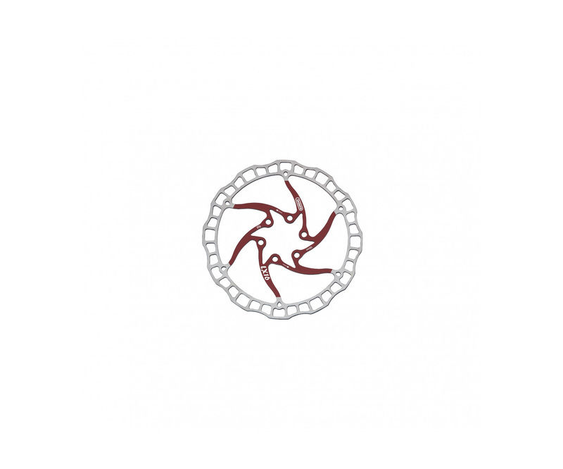 Disco de travão para bicicleta metálico vermelho e prateado sobre fundo branco