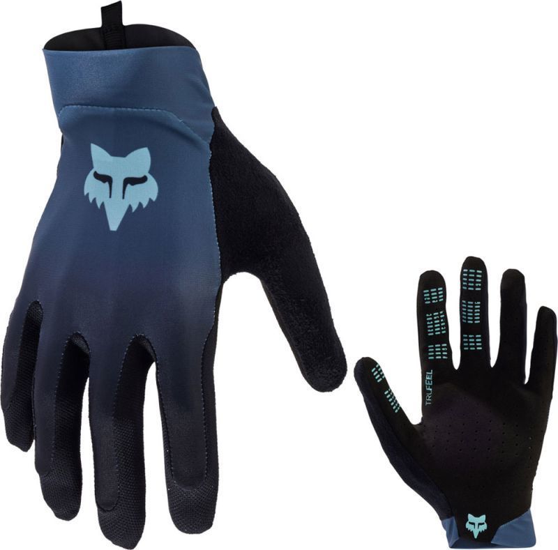 Par de luvas desportivas azul e preta com logótipo de raposa