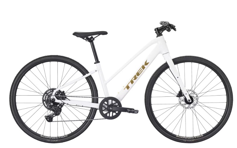 Trek FX 2 Midstep Gen 4 Bicicleta branca TREK com banco preto e travões de disco em fundo branco