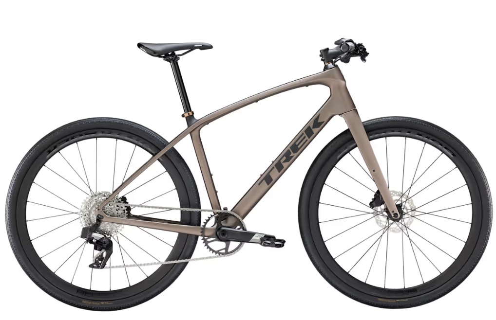 Trek FX Sport SL 6 Bicicleta de estrada bronze com texto TREK no quadro