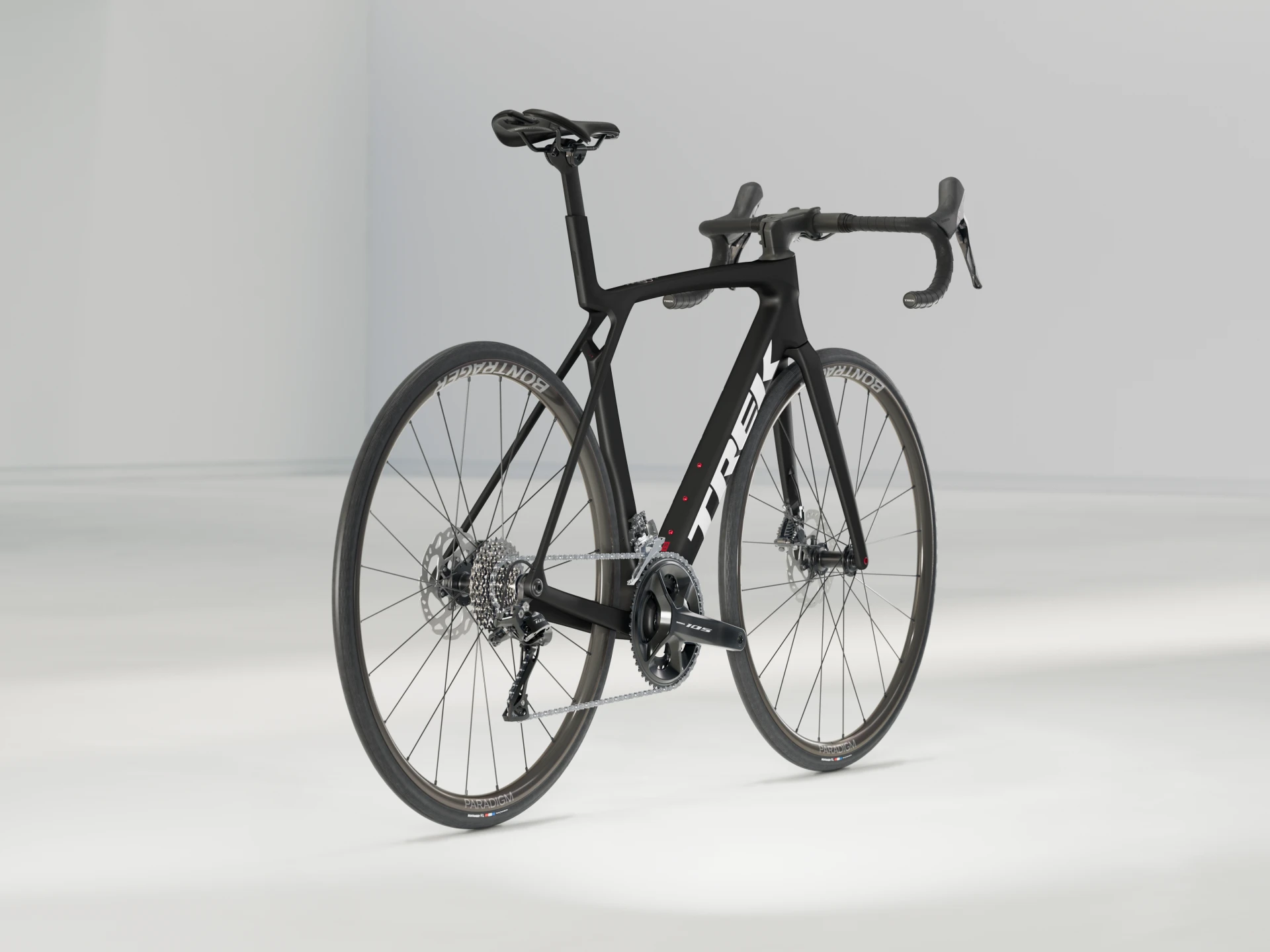 Trek Madone SL 5 Gen 8, Preto Bicicleta de pista preta JAREZ em fundo branco