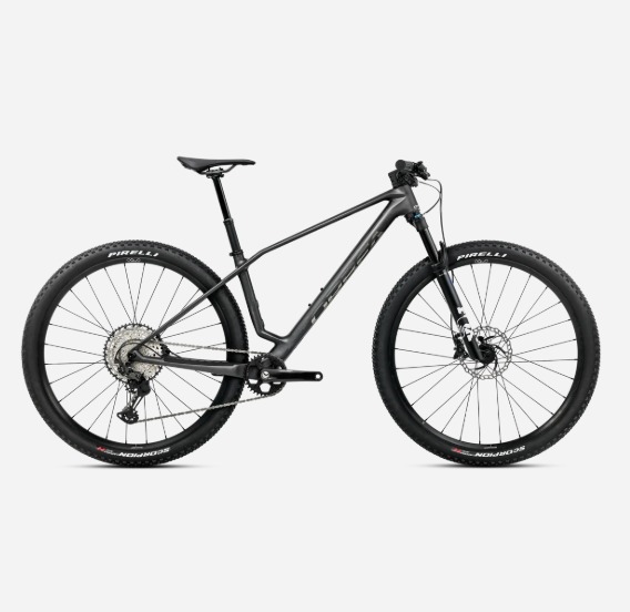 Orbea Alma M20 Preto Bicicleta de montanha cinzento escuro com pneus Pirelli e selim preto
