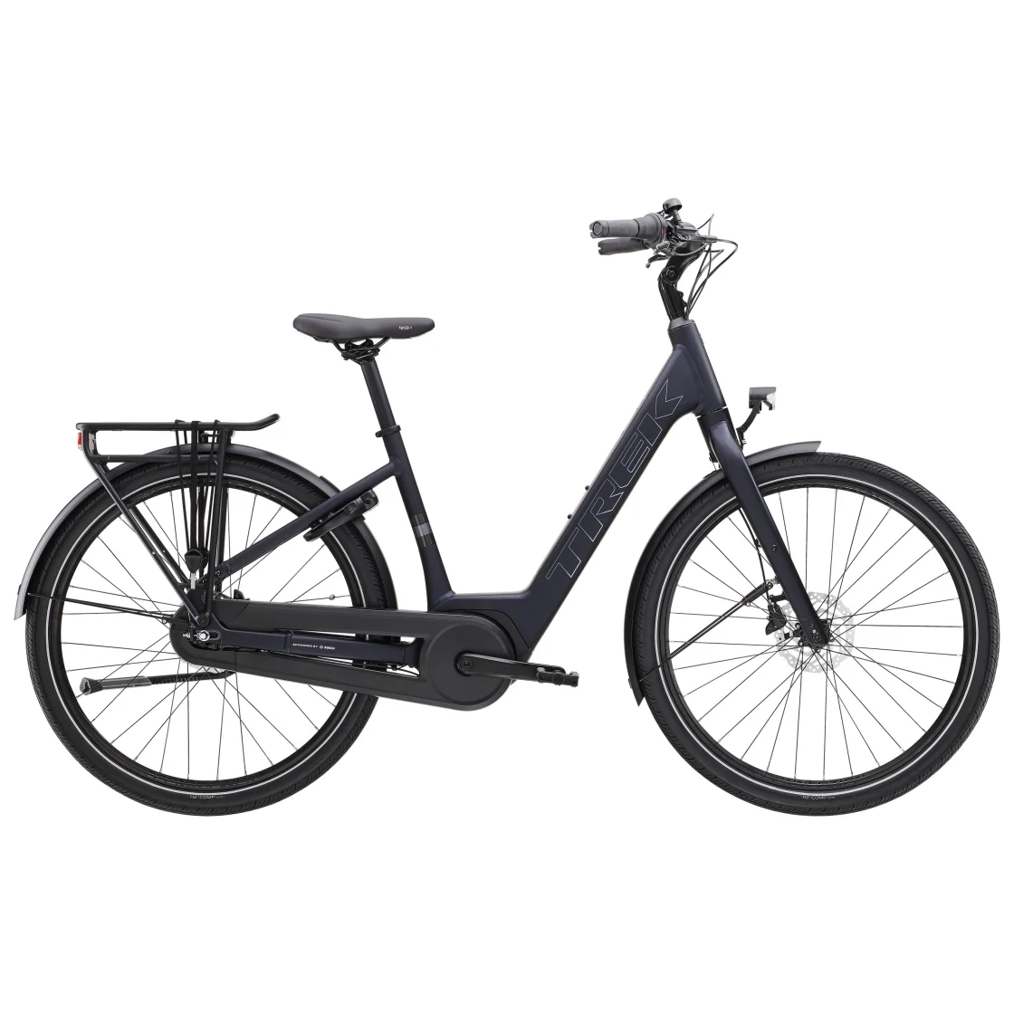 Trek District+ 1 Lowstep Azul S Bicicleta elétrica urbana preta fosca com guardas-lamas e bagageira traseira.
