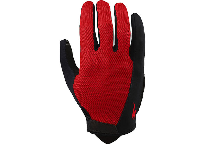 Luvas desportivas vermelhas e pretas com velcro de ajuste.