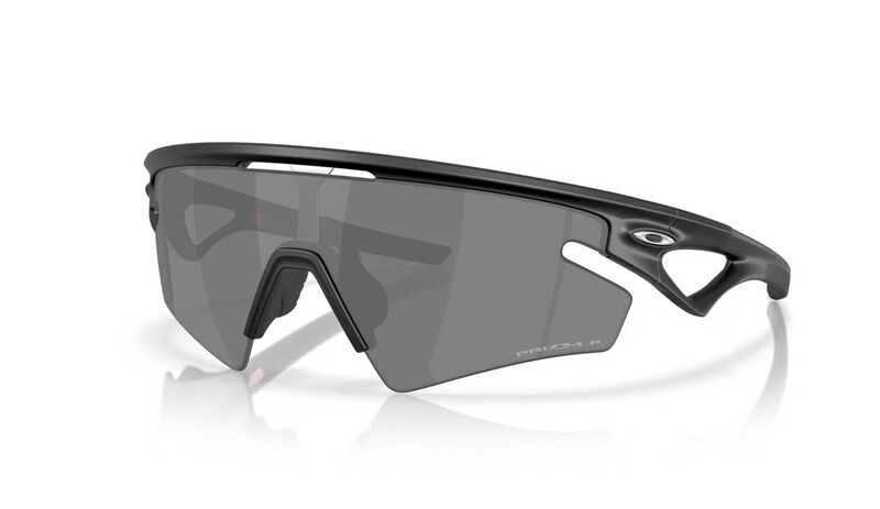 Óculos Sphaera Slash Preto Matte + Lentes Preto Polarizado Óculos desportivos negros com lentes cinzentas e logótipo Oakley