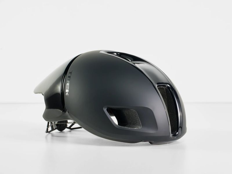 Capacete ciclismo preto aerodinâmico com ventilação