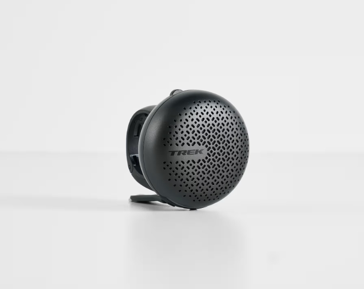 Campainha digital e altifalante Trek BellBeats Coluna portátil preta com padrão de furos e texto TREKII