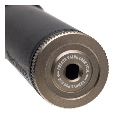 Ferramenta para válvula Presta em metal preto e prata com texto indicativo