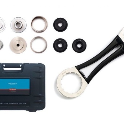 Conjunto de ferramentas de reparação automóvel com estojo preto