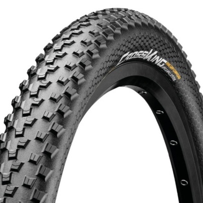 Pneu de bicicleta preto com padrão de blocos e texto CROSSKING