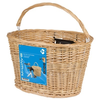 Cesto de bicicleta em vime natural com suporte de metal e etiqueta azul