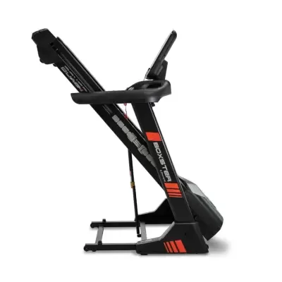 Passadeira dobrável preta com detalhes vermelhos e painel digital