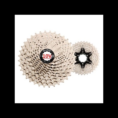 Conjunto de cassete para bicicleta em metal prateado com centro negro e texto 10V