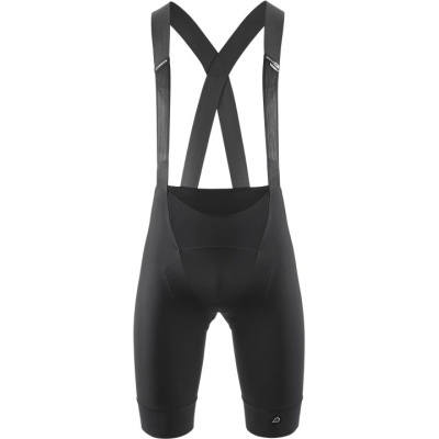 Calções de ciclismo pretos com alças cruzadas.