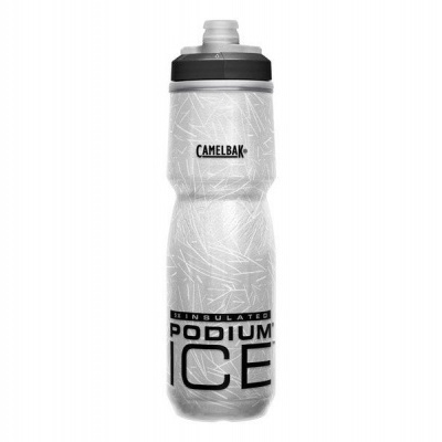 Garrafa desportiva isolada prateada com tampa preta da marca Camelbak