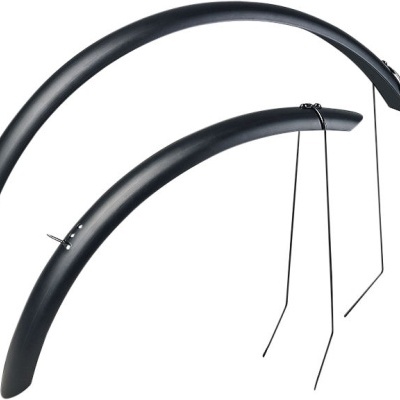 Conjunto de guarda-lamas de bicicleta pretos com suportes metálicos