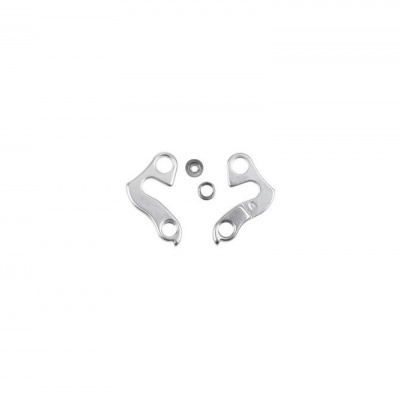 Conjunto de penduradores metálicos prateados para bicicleta e anéis sobre fundo branco