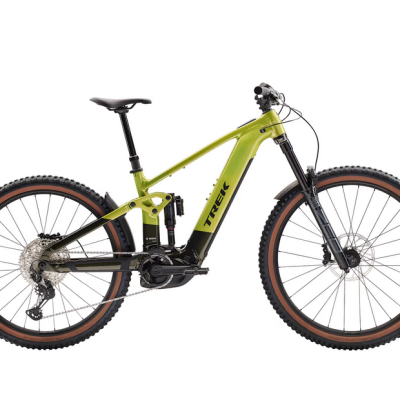 Bicicleta de montanha eléctrica Trek verde oliva com pneus pretos e bordas castanhas