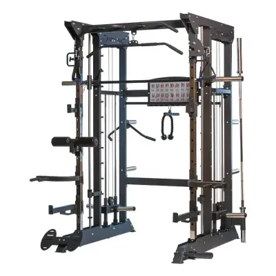 Equipamento de musculação multifunções em metal preto com cabos e barra