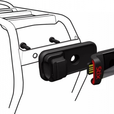 Trava de segurança preta com etiqueta vermelha 'STYX' destacada em desenho de bicicleta