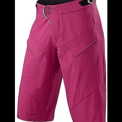 Calções desportivos rosa com bolsos e fecho