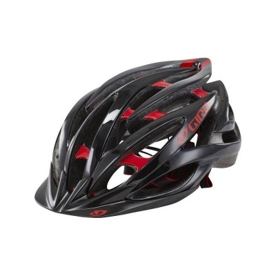 capacete de ciclismo preto e vermelho com aberturas para ventilação