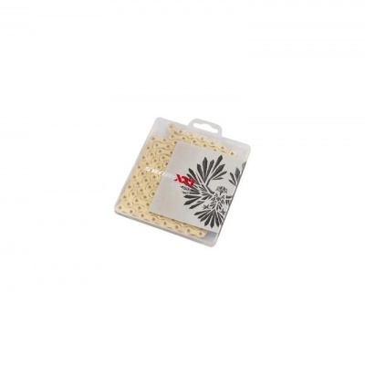 Pacote transparente com molas metálicas douradas pequenas e etiqueta branca decorada