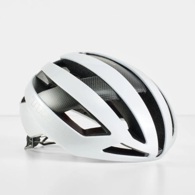 Capacete de bicicleta branco com entradas de ar pretas
