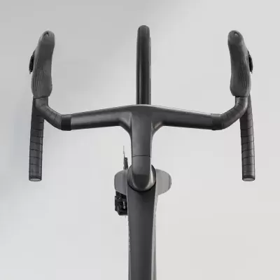 Guidão de bicicleta de estrada preto com punhos ergonómicos